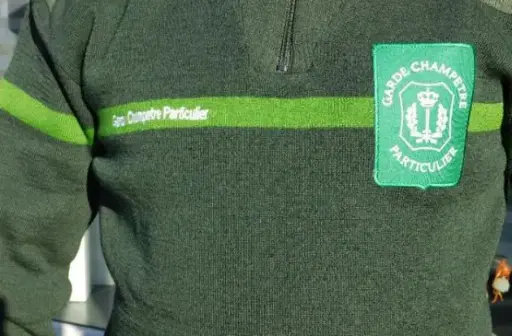 Pull Fermeture éclaire et texte GCP